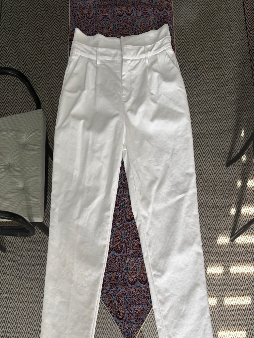 En Thread (4) extra high waisted cotton pants, in white.